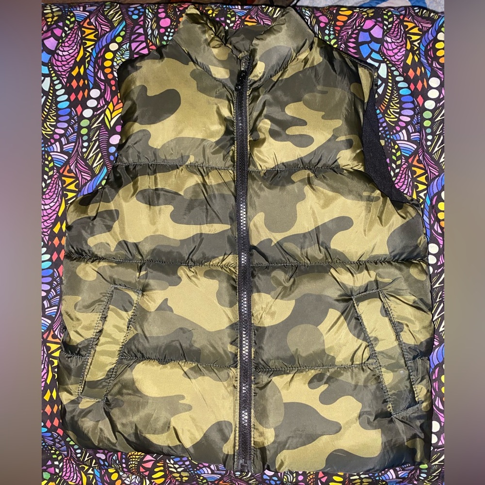 Old Navy Unisex Camo Fleece Lined Zipper Puffer Vest Size Small